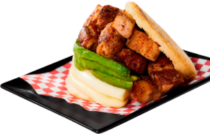 AREPA CERDO QUESO Y AGUACATE